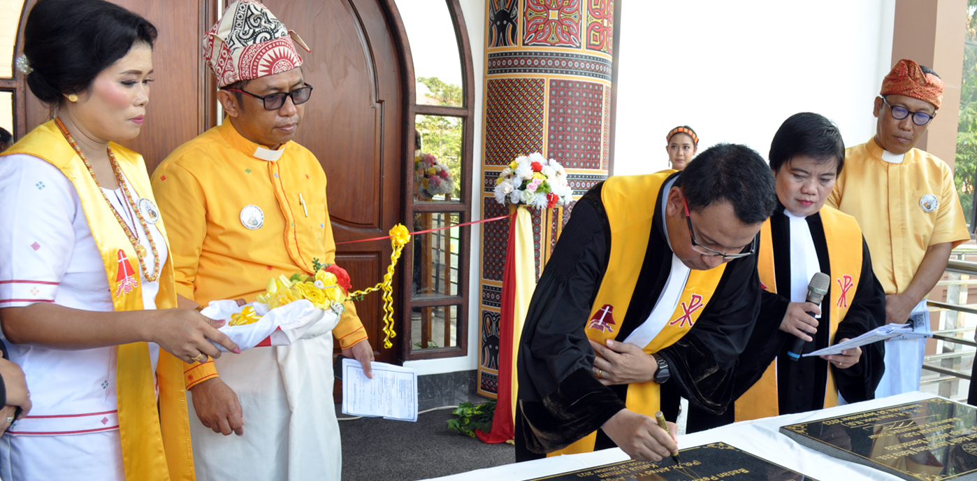 HUT 41 & PENAHBISAN GEDUNG GEREJA 